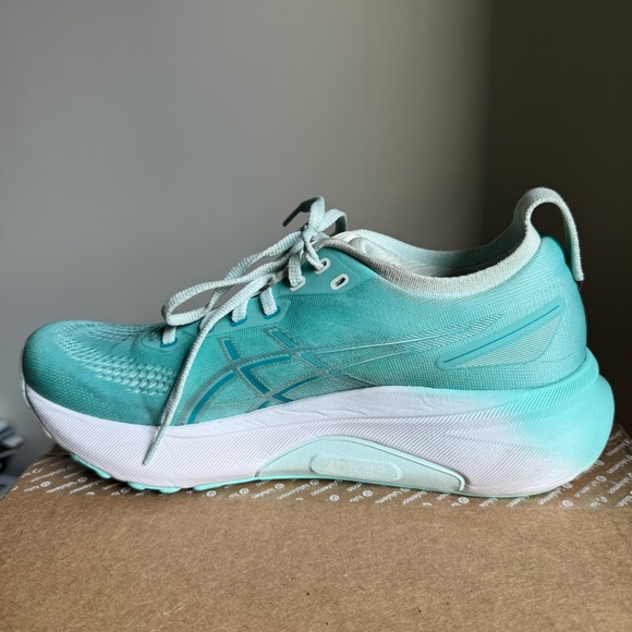 ASICS Gel Kayano 31 - Women’s 9.5 Running - Picture 7 of 9